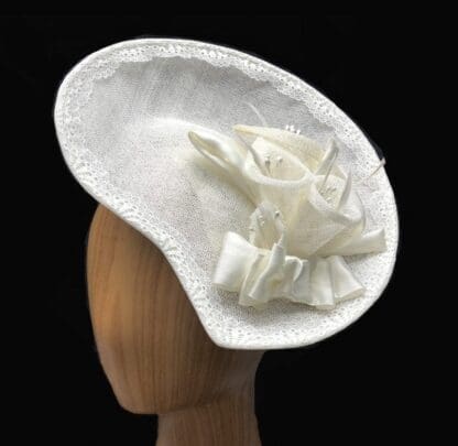 White kidney shaped fascinator.