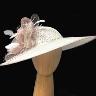 IVORY NUDE DERBY FASCINATOR