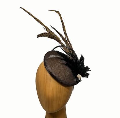 brown fascinator with feathers