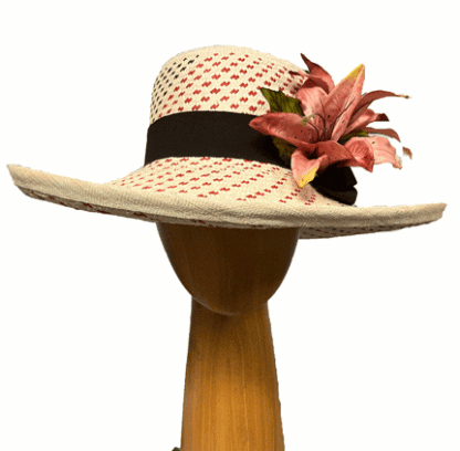 straw hat in cream, rust, black